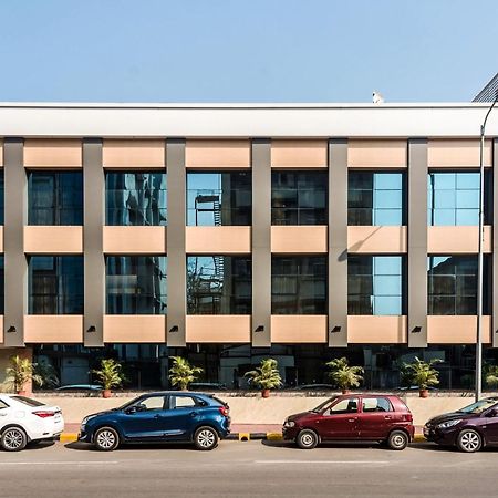 Super Capital O Hotel Konar Inn Turambhe Экстерьер фото