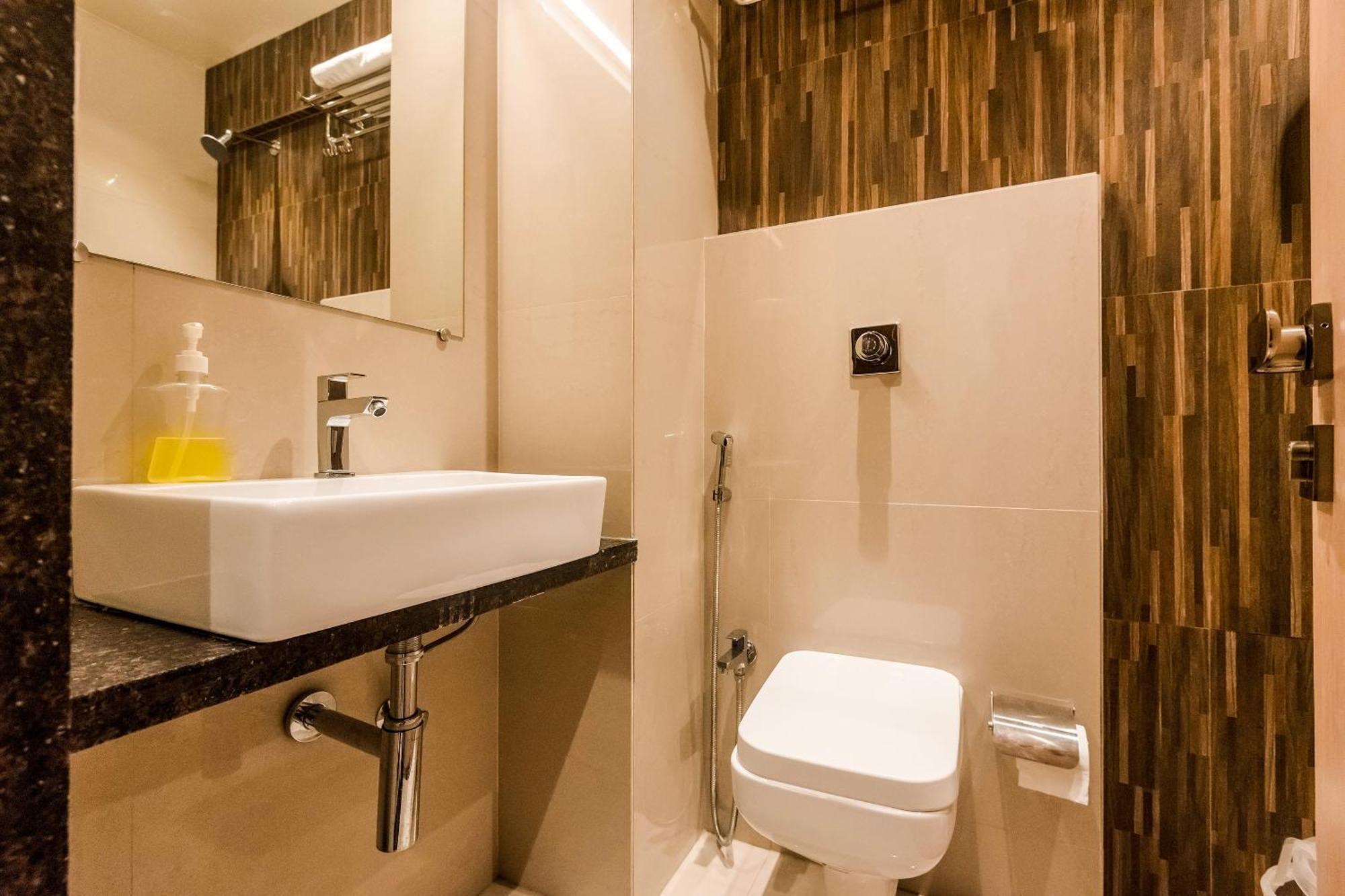 Super Capital O Hotel Konar Inn Turambhe Экстерьер фото