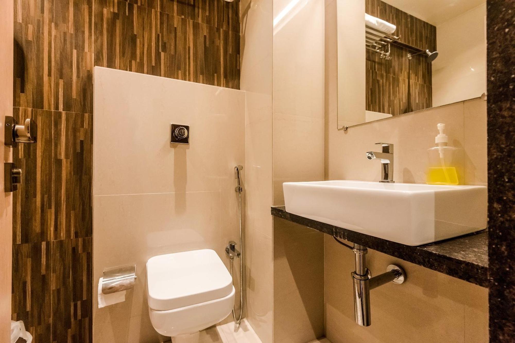 Super Capital O Hotel Konar Inn Turambhe Экстерьер фото